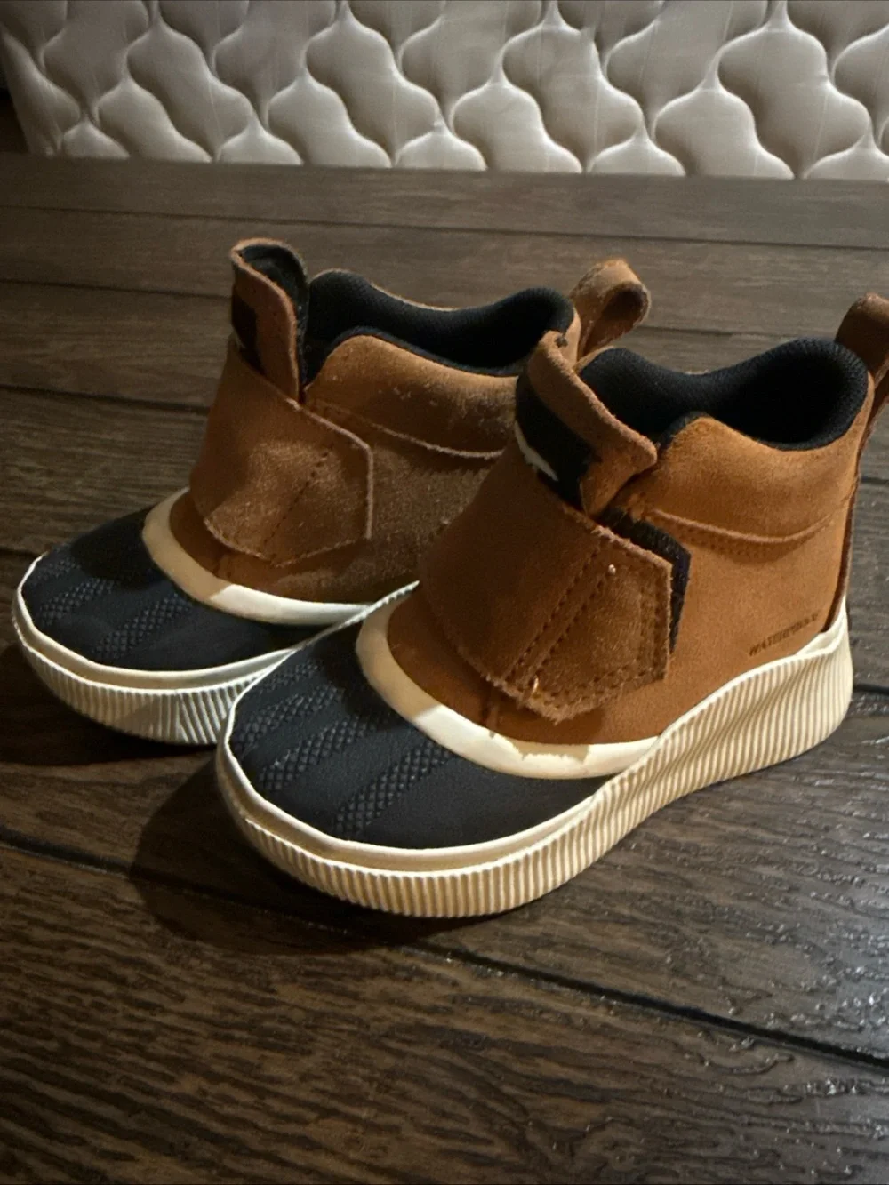 SOREL Out N About IV Classic Kids Boots Taffy/Black waterproof Size 10